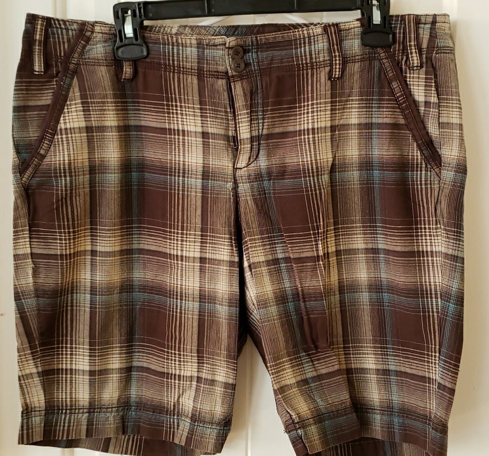 Plaid Bermuda shorts
